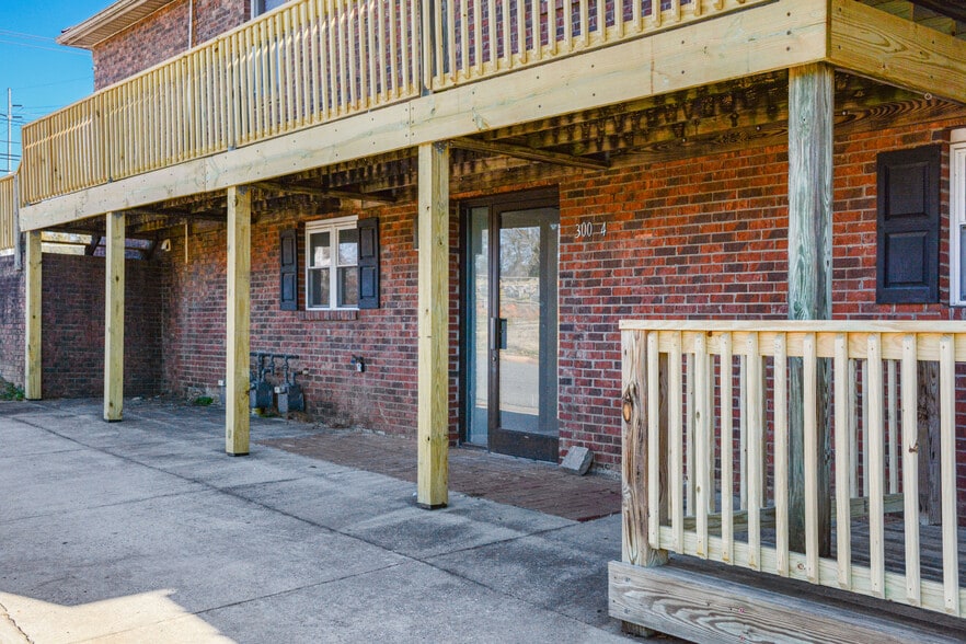 More Photos Of 300 E Gold St, Kings Mountain Office For Lease