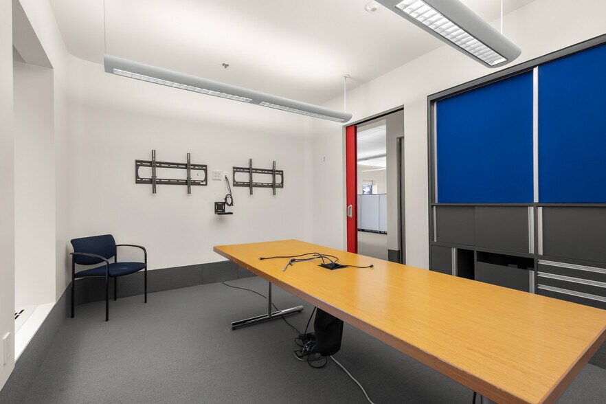 More Photos Of 301 Washington St, Columbus Office For Lease