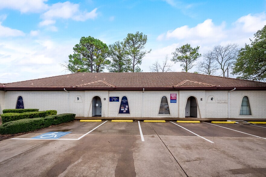 More Photos Of 912 Wright St, Arlington Medical For Sale