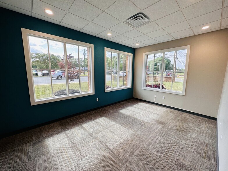 More Photos Of 433 SE Main St, Simpsonville Office For Lease