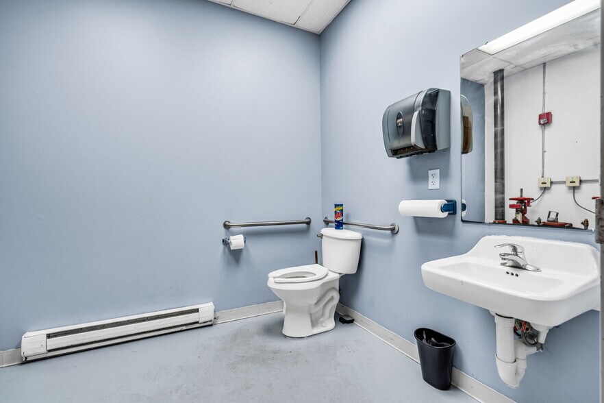 More Photos Of 35 Mill Street Central, Marlborough Warehouse For Lease