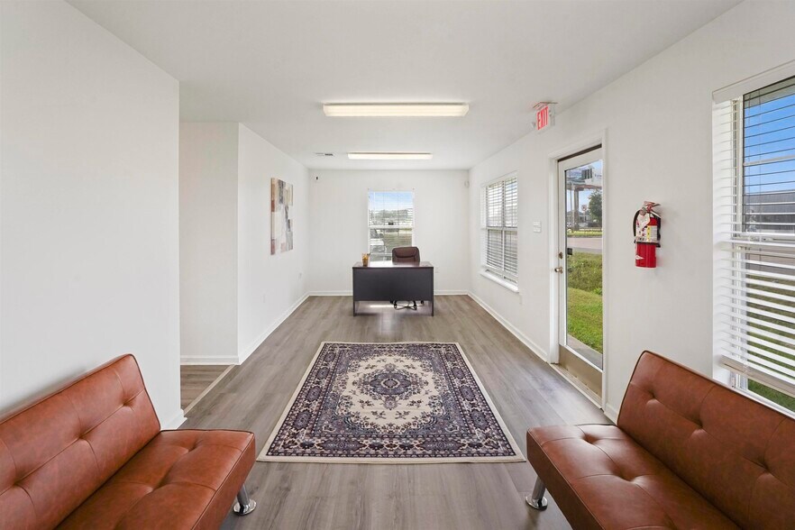 More Photos Of 1425 E Tunnel Blvd, Houma Office For Sale