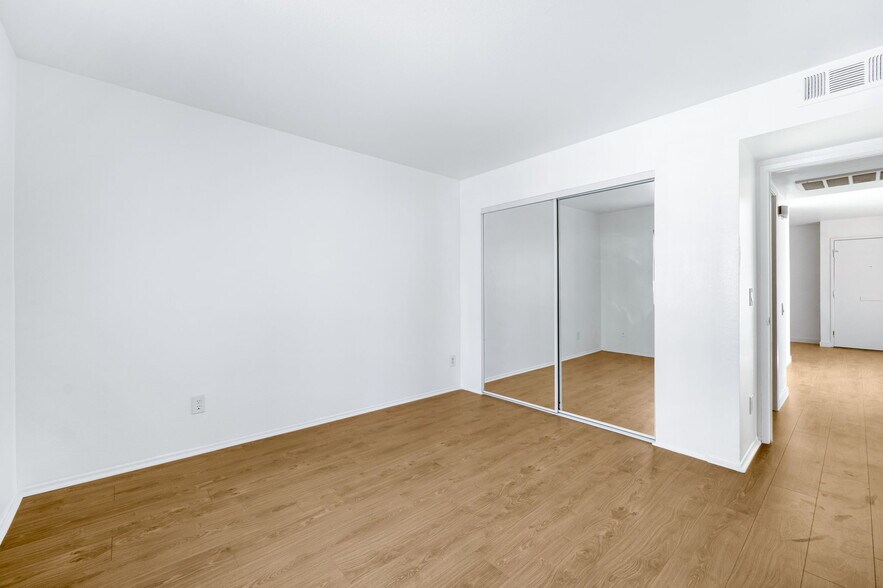 More Photos Of 4406 Cahuenga Blvd, Toluca Lake Apartments For Sale