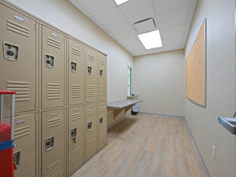 More Photos Of 2530 High Country Ct, Grand Junction Distribution For Lease