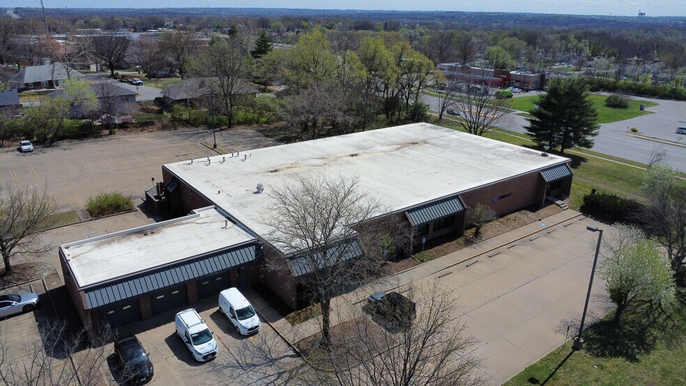More Photos Of 6200 Main St, Grandview Office For Lease