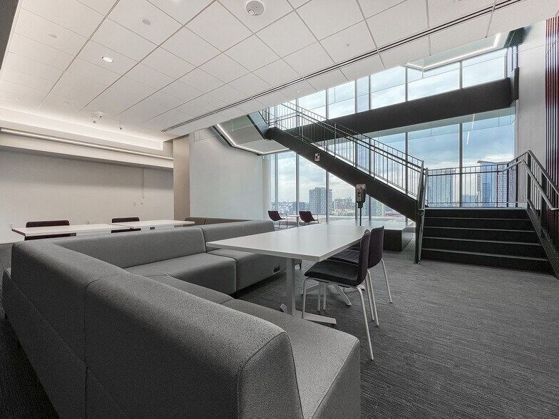 More Photos Of 200 4th Ave S, Nashville Office For Lease