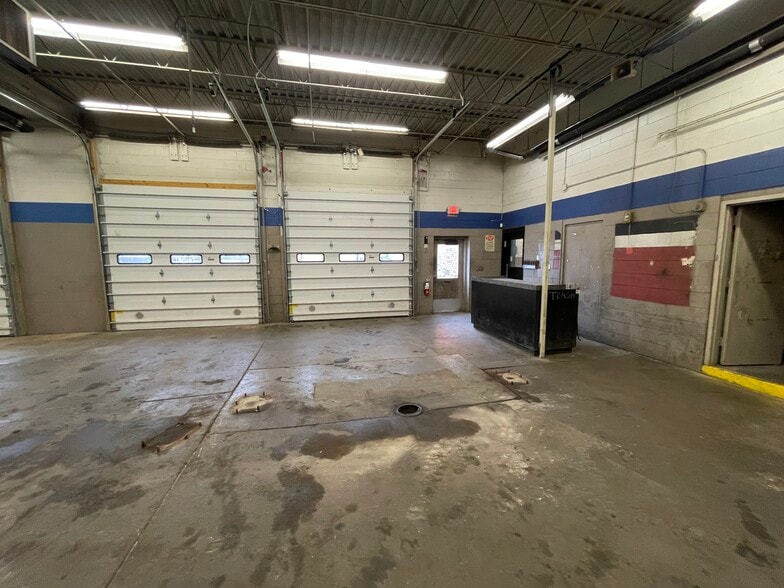 More Photos Of 5500 W Broadway Ave, Minneapolis Storefront Retail Office For Sale