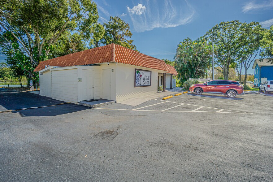 More Photos Of 556-558 Clearwater Largo Rd, Largo Apartments For Lease