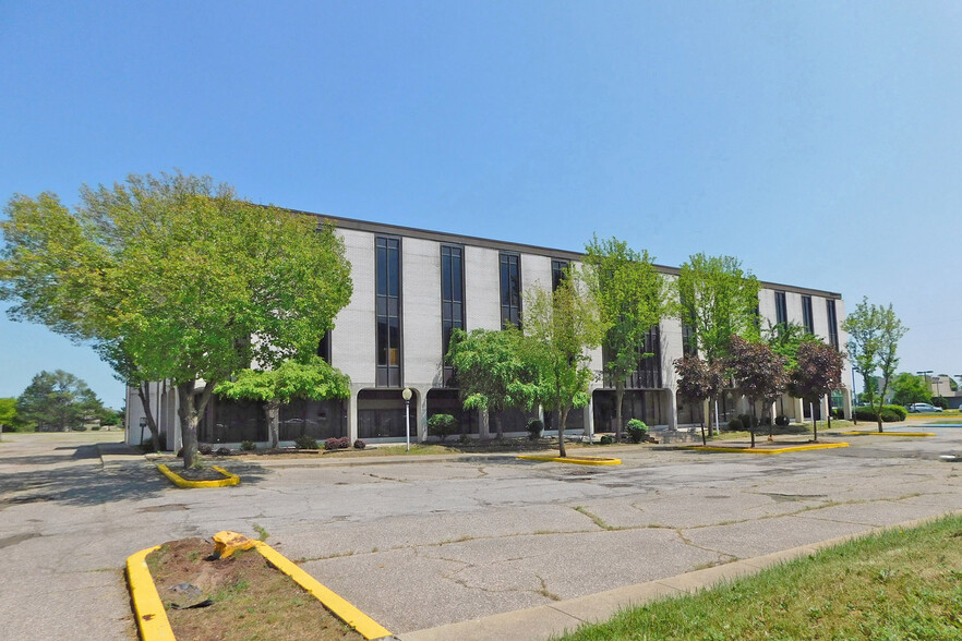 Primary Photo Of 30100 Van Dyke Ave, Warren Medical For Sale