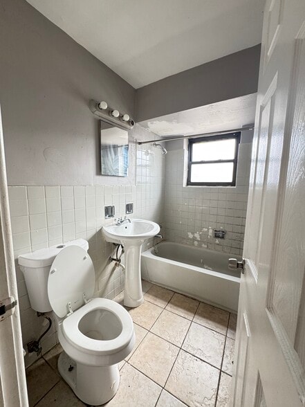 More Photos Of 8701 S Clyde Ave, Chicago Apartments For Sale