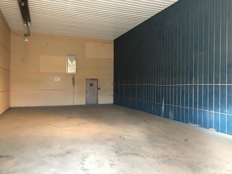 More Photos Of 49506 Range Rd, Calmar Warehouse For Sale