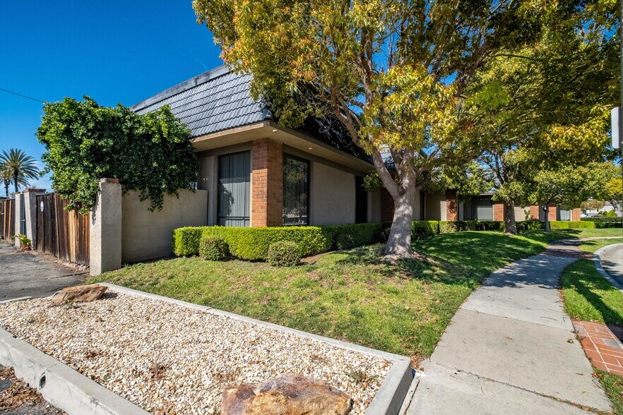 More Photos Of 550 N Golden Circle Dr, Santa Ana Office For Lease