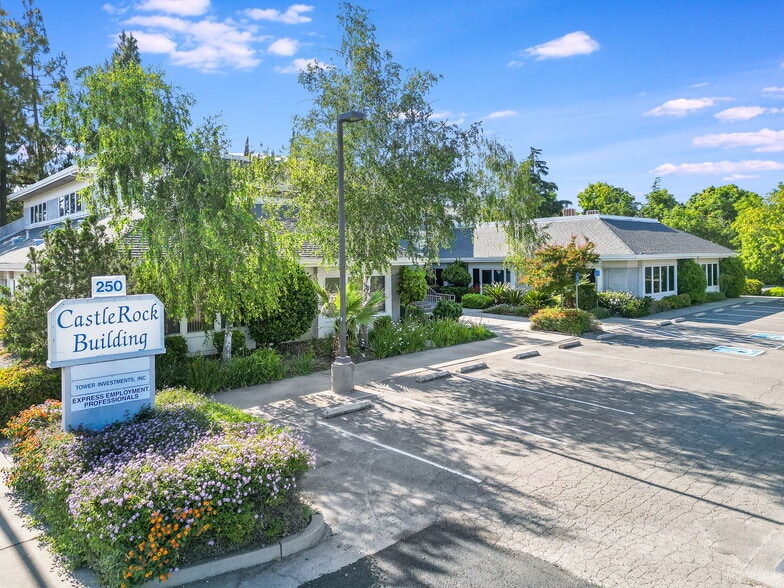 More Photos Of 250 W Main St, Woodland Office For Lease