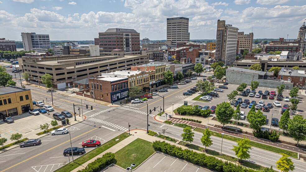 More Photos Of 129 SE 4th St, Evansville Storefront For Lease