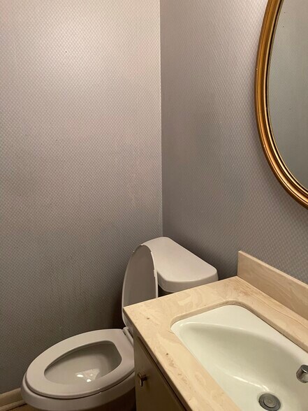 More Photos Of 2032 Wooddale Blvd, Baton Rouge Office For Lease