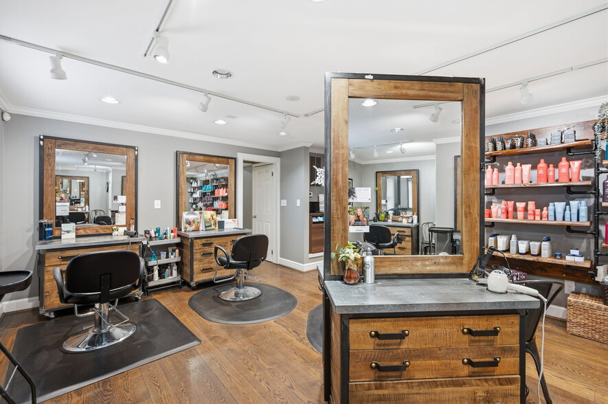 More Photos Of 8862 Cincinnati Dayton Rd, West Chester Office For Sale