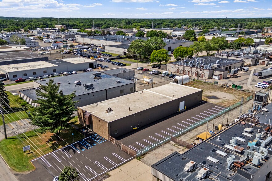 More Photos Of 12283 Levan Rd, Livonia Warehouse For Lease