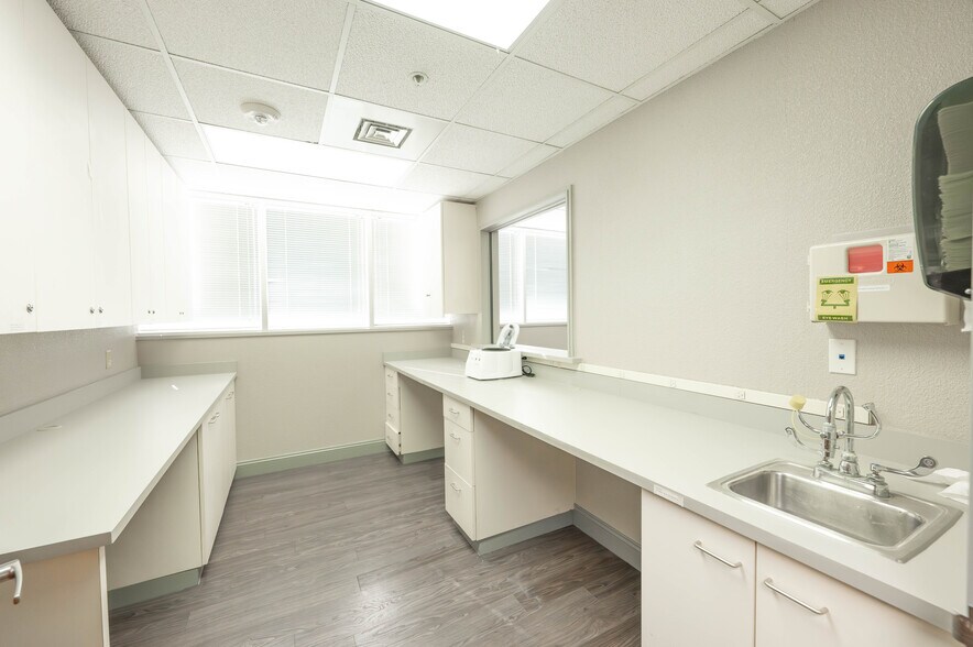 More Photos Of 7200 W Cathedral Rock Dr, Las Vegas Medical For Sale