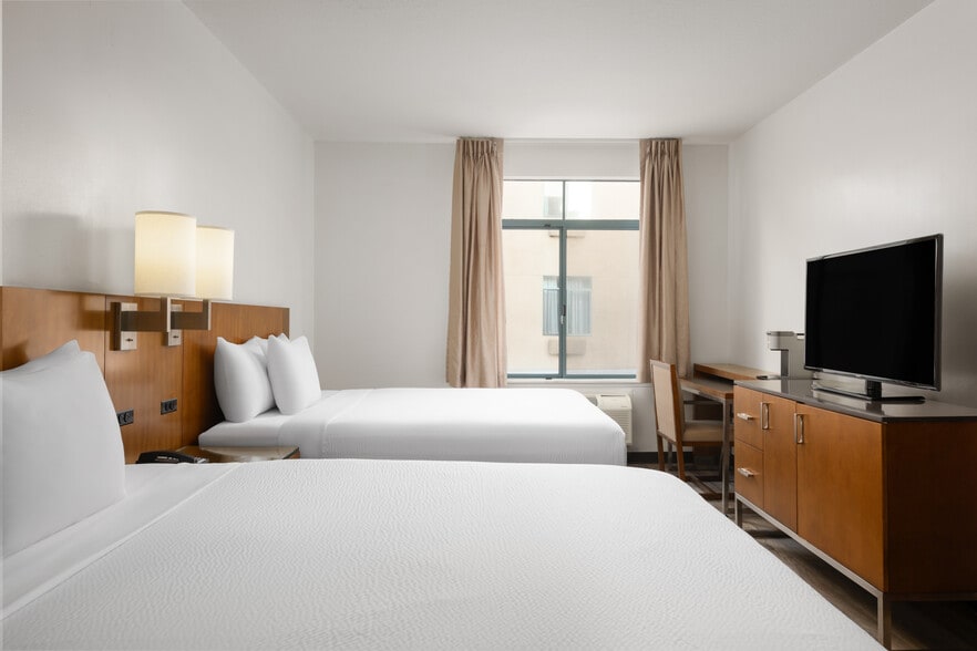 More Photos Of 631 Camino del Rio S, San Diego Hotel For Sale