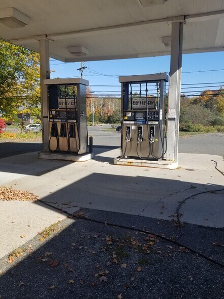 More Photos Of 82 Main St S, Bethlehem Service Station For Sale