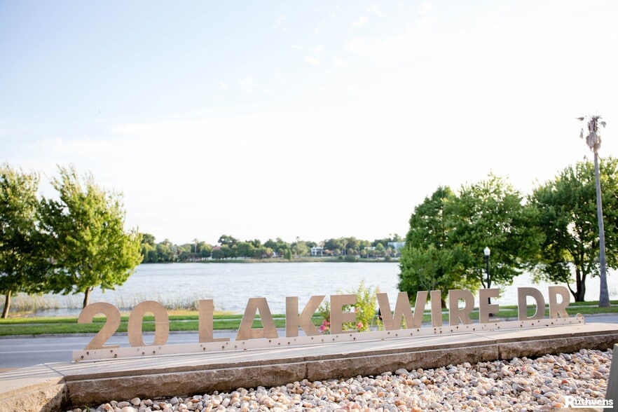 More Photos Of 20 Lake Wire Dr, Lakeland Office For Lease