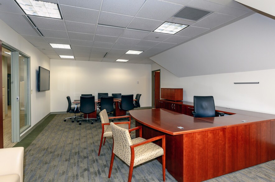 More Photos Of 86 Hopmeadow St, Simsbury Office For Sale