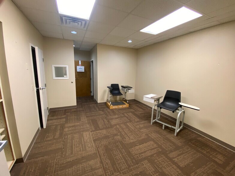 More Photos Of 2212 W Kearney St, Springfield Office For Sale