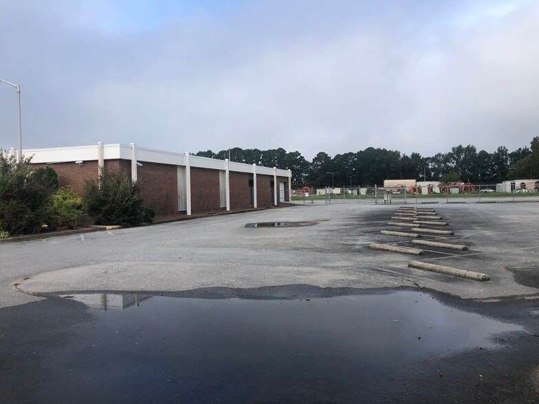 More Photos Of 1530 Hooker Rd, Greenville Freestanding For Lease