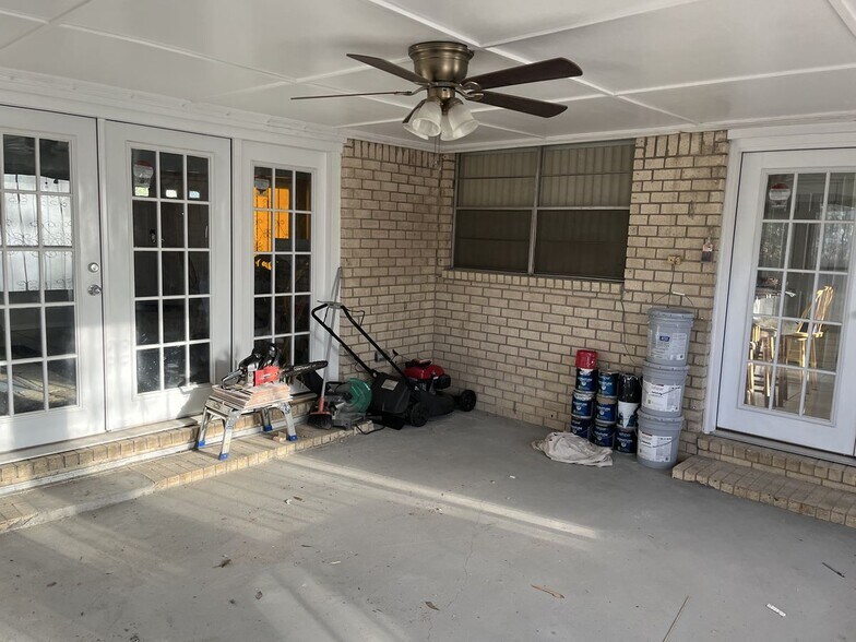 More Photos Of 7621 Pine Forest Rd, Pensacola Convenience Store For Sale