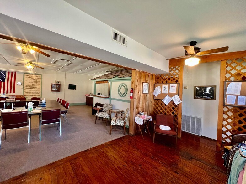 More Photos Of 309 FM 480, Center Point Fast Food For Sale