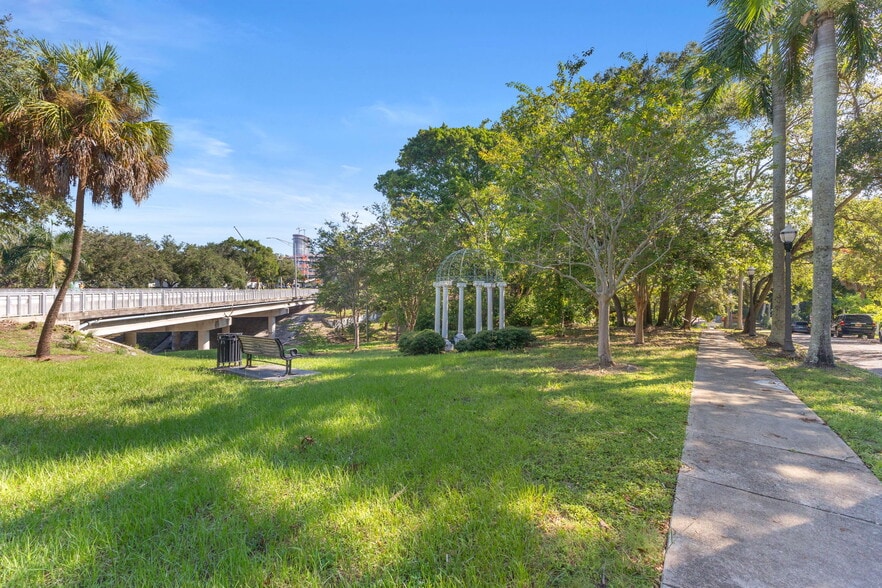 More Photos Of 811 Dr. Martin Luther King Jr St S, Saint Petersburg Fast Food For Sale