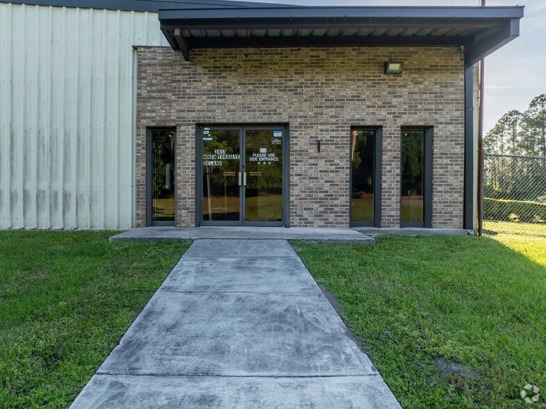 More Photos Of 2451 W New York Ave, Deland Warehouse For Sale