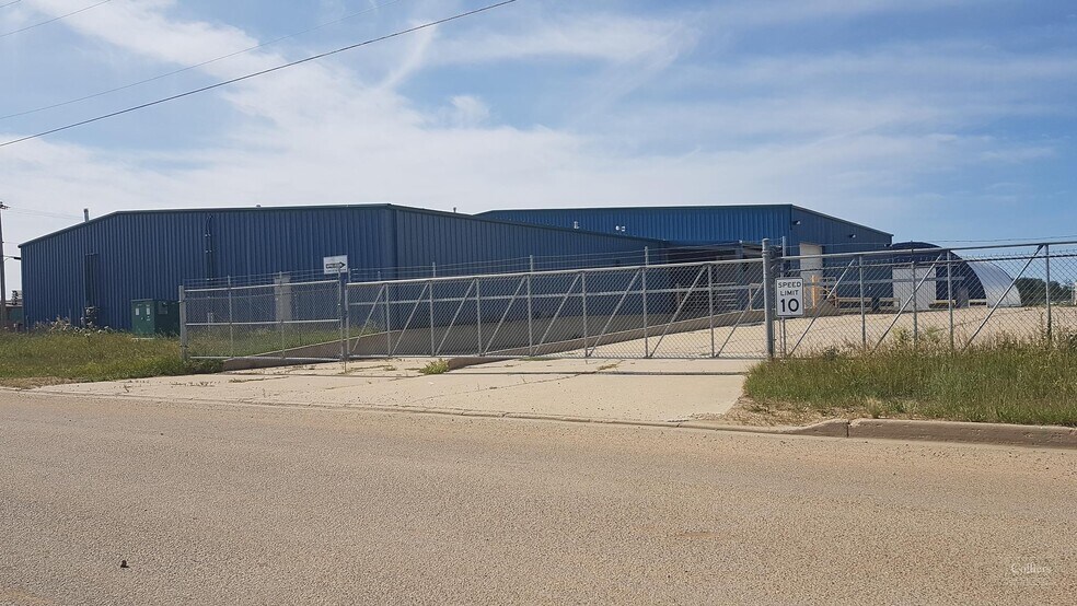 More Photos Of 10092 Av 93, Westlock Manufacturing For Sale