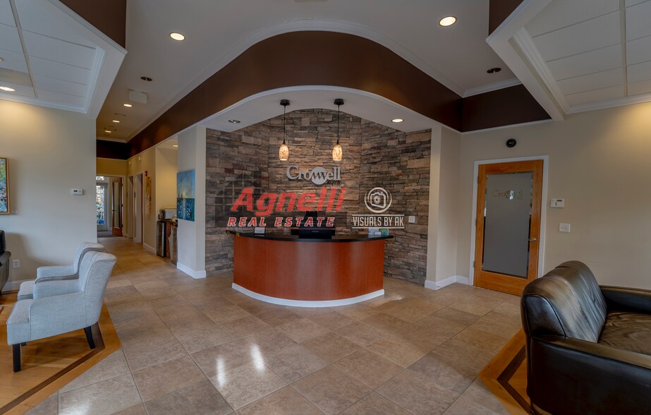 More Photos Of 30 Country Squire Dr, Cromwell Medical For Sale