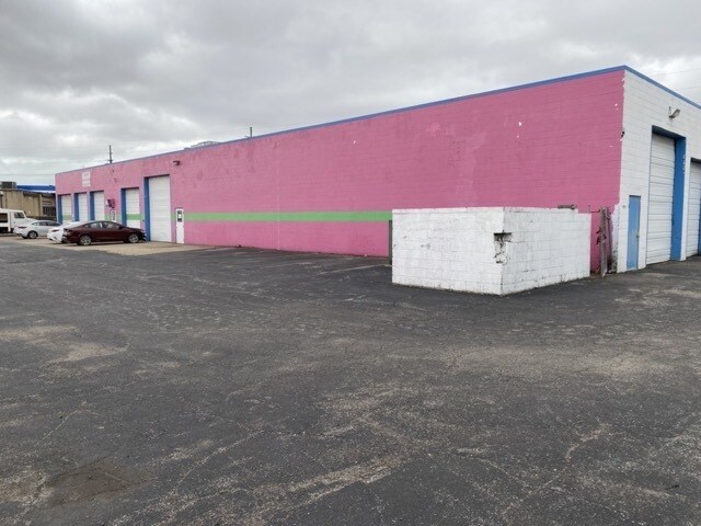 More Photos Of 14021 E 10 Mile Rd, Warren Service For Sale