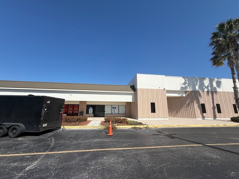 More Photos Of 369 Bill France Blvd, Daytona Beach General Retail For Lease