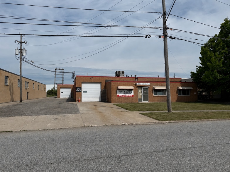 Primary Photo Of 4780 Briar Rd, Cleveland Manufacturing For Sale