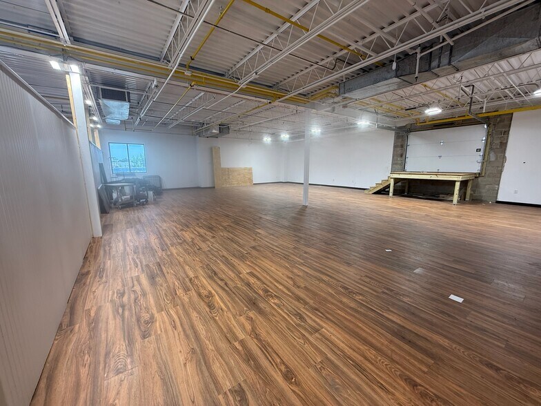 More Photos Of 356 S Broadway, Salem Unknown For Lease