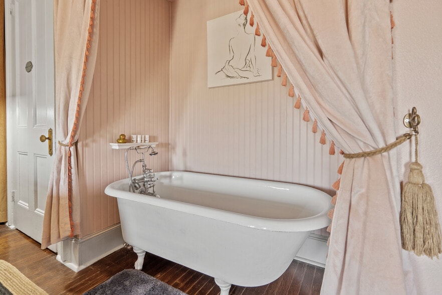 More Photos Of 1103 33rd St, Galveston Hotel For Sale