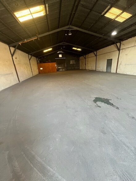 More Photos Of 712 17th St, Bakersfield Warehouse For Lease