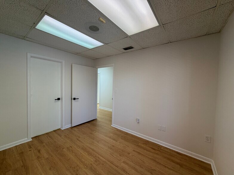 More Photos Of 6725 Cedarridge Dr, Zephyrhills Medical For Lease