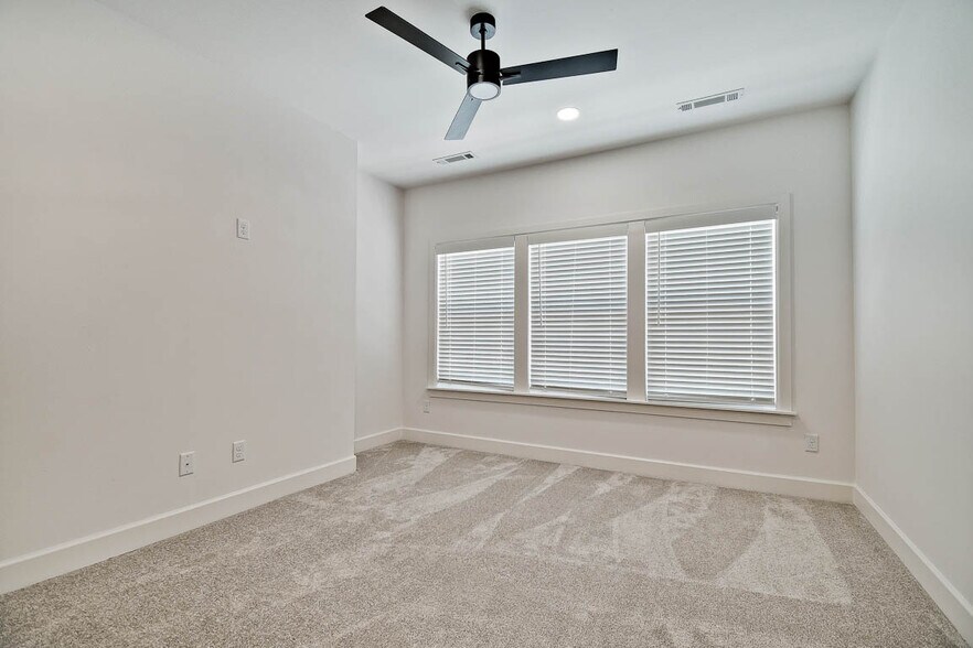 More Photos Of 502-510 W Persimmon St, Rogers Apartments For Sale