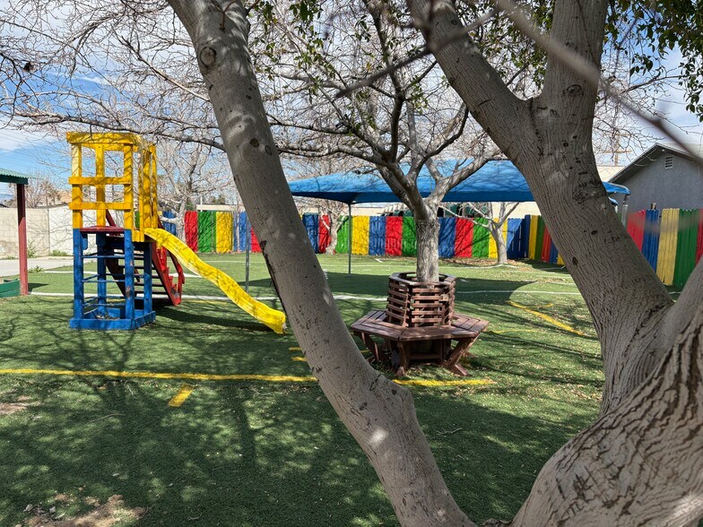 More Photos Of 933 W Newgrove St, Lancaster Specialty For Sale