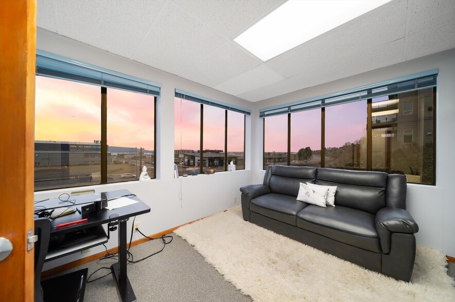 More Photos Of 1111 W Holly St, Bellingham Office For Lease