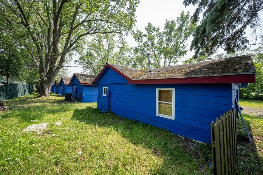 More Photos Of 8230 Highland Rd, White Lake Hotel For Sale
