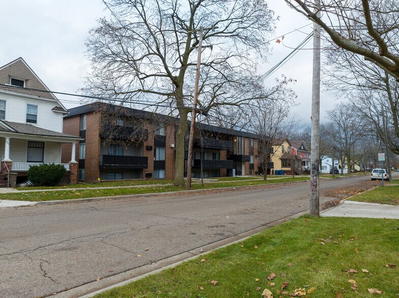 More Photos Of 814-816 W Walnut St, Kalamazoo Apartments For Sale