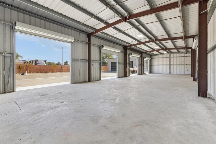 More Photos Of 11185 Roswell Ave, Pomona Warehouse For Lease