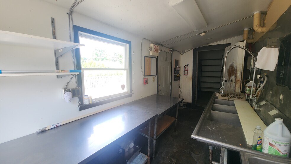 More Photos Of 2515 Far Hills Ave, Oakwood Restaurant For Lease