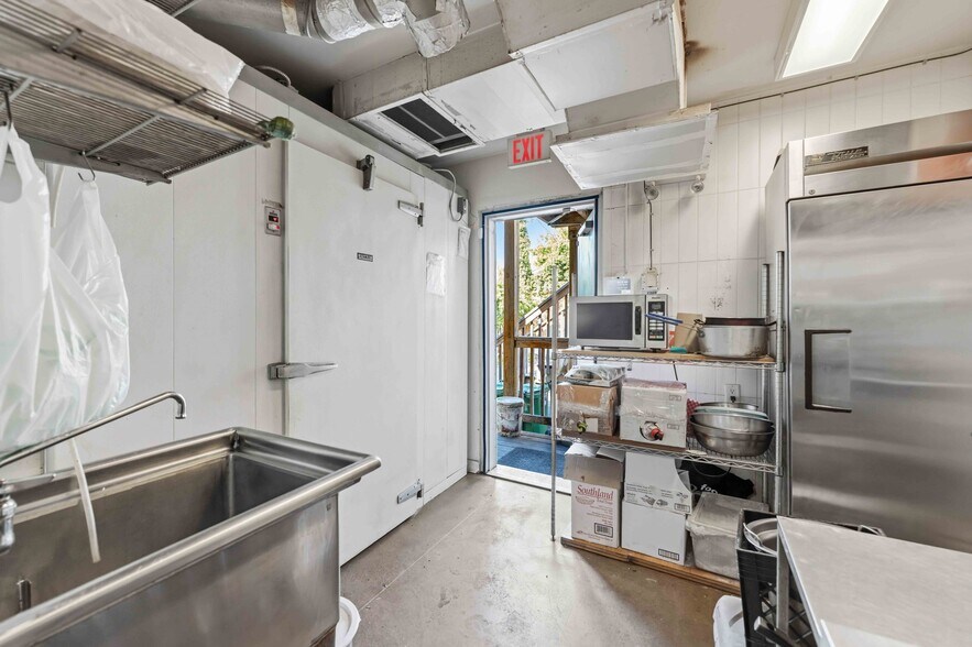 More Photos Of 266 Preston St, Ottawa Storefront Retail Office For Sale