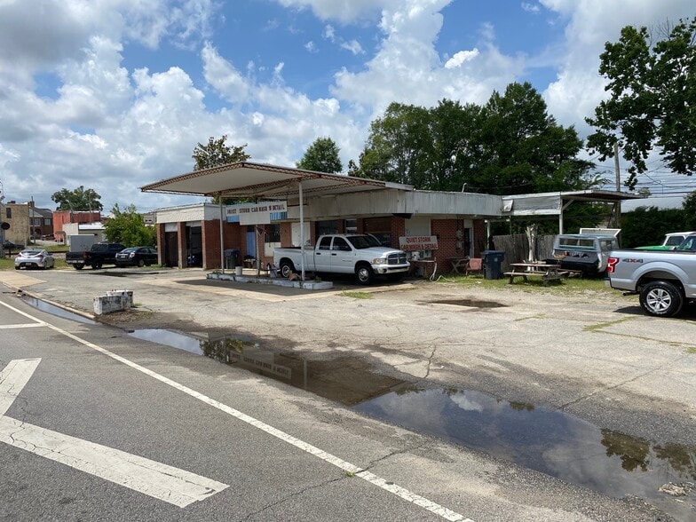 Primary Photo Of 212 N Grant St, Fitzgerald General Retail For Sale